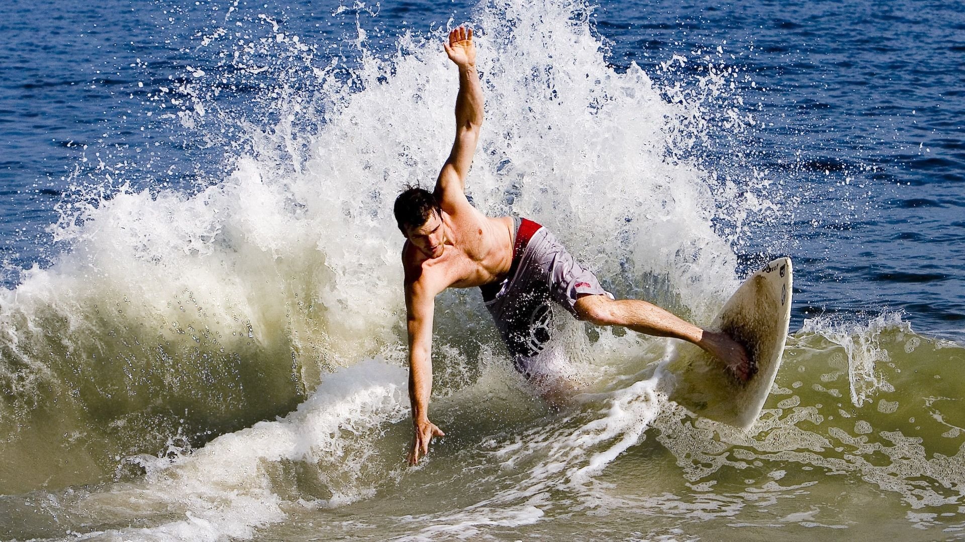 曼联攻防兼备,球队整体更协调,曼联队的么