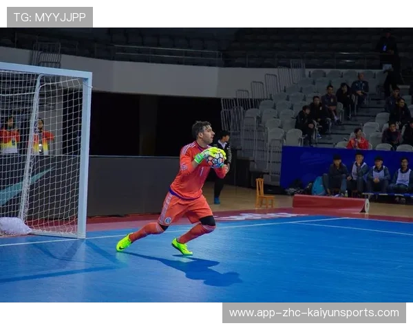 足球门将鱼跃救险挑战物理规律:逆天操作背后的科学奥秘 足球门将鱼跃救险挑战物理规律:逆天操作背后的科学奥秘