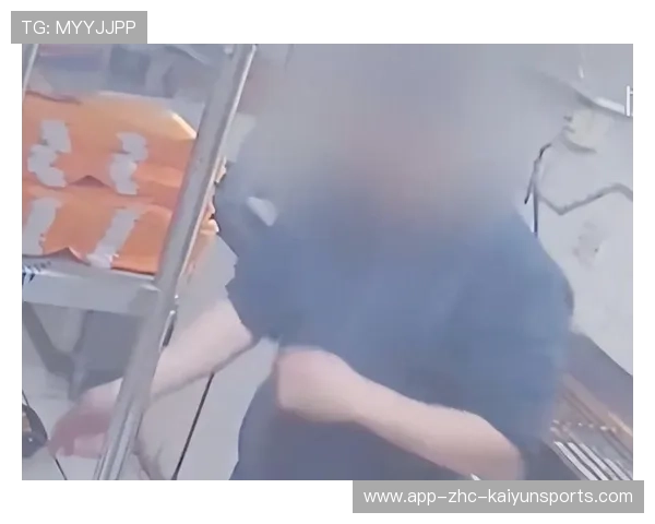 福鼎外卖吐口水事件曝光，消费者权益受侵害，福鼎快餐在哪