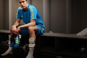 开云下载-曼联对年轻球员的轮换策略引发讨论，曼联转入球员